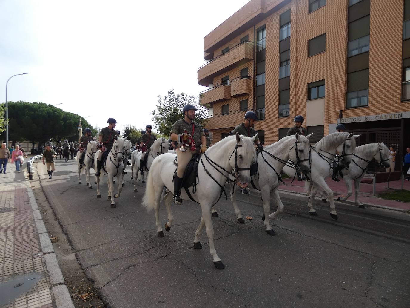 Peñaranda acoge con agradecimiento la visita de la Guardia Real