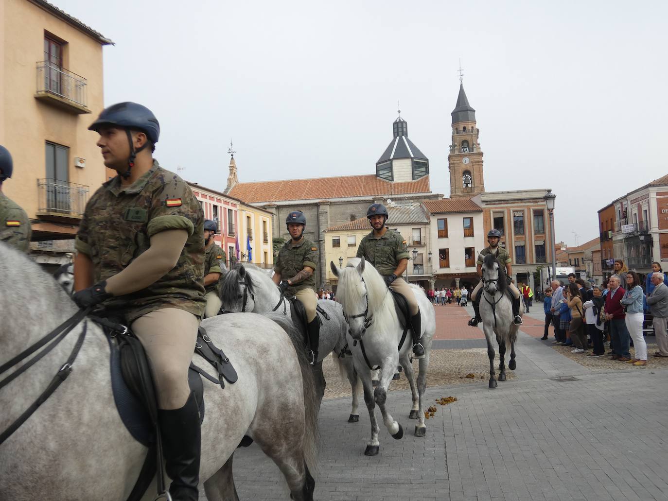 Peñaranda acoge con agradecimiento la visita de la Guardia Real