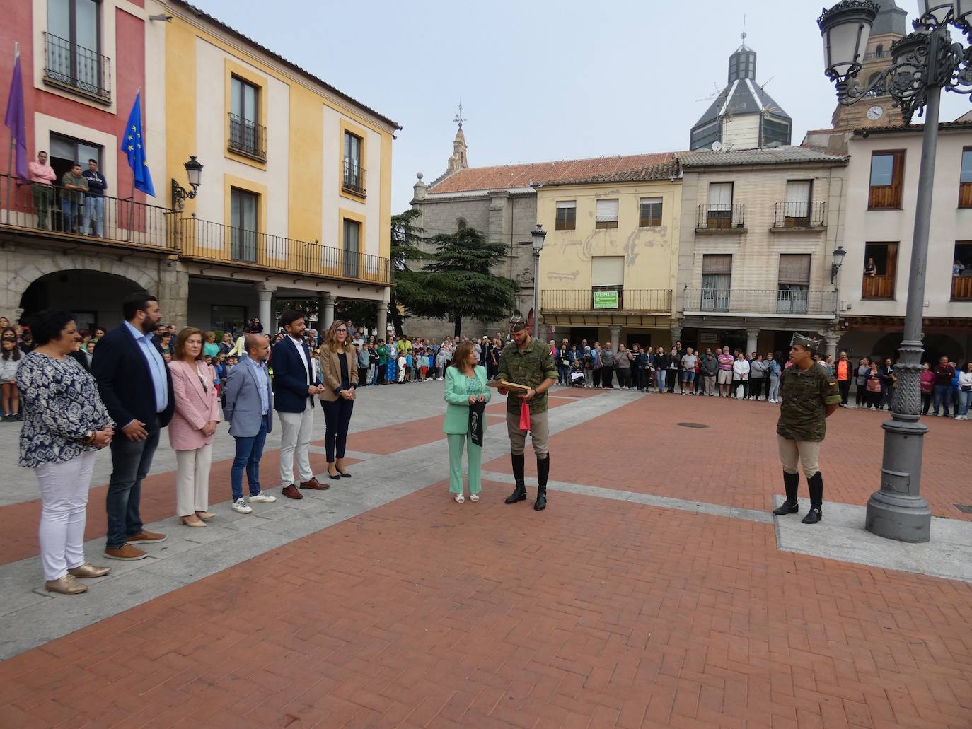 Peñaranda acoge con agradecimiento la visita de la Guardia Real