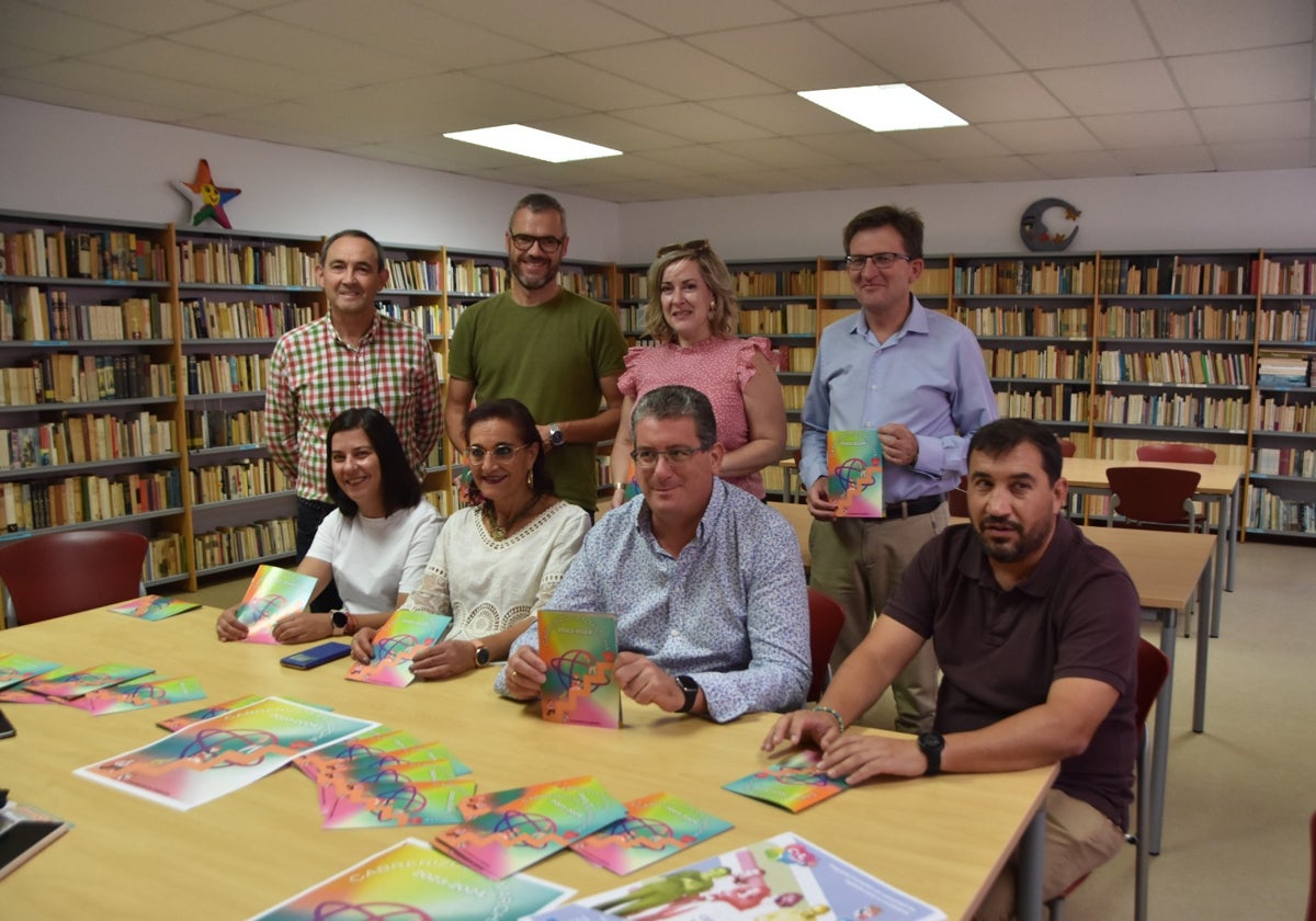 Parte de la corporación municipal, junto a técnicos del Ayuntamiento.