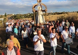 Los dulzaineros acompañaron también en esta ocasión a la Virgen del Carrascal