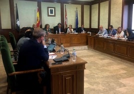 Imagen de la comisión de seguimiento del Plan de Reindustrialización que se celebra en el Ayuntamiento de Béjar.