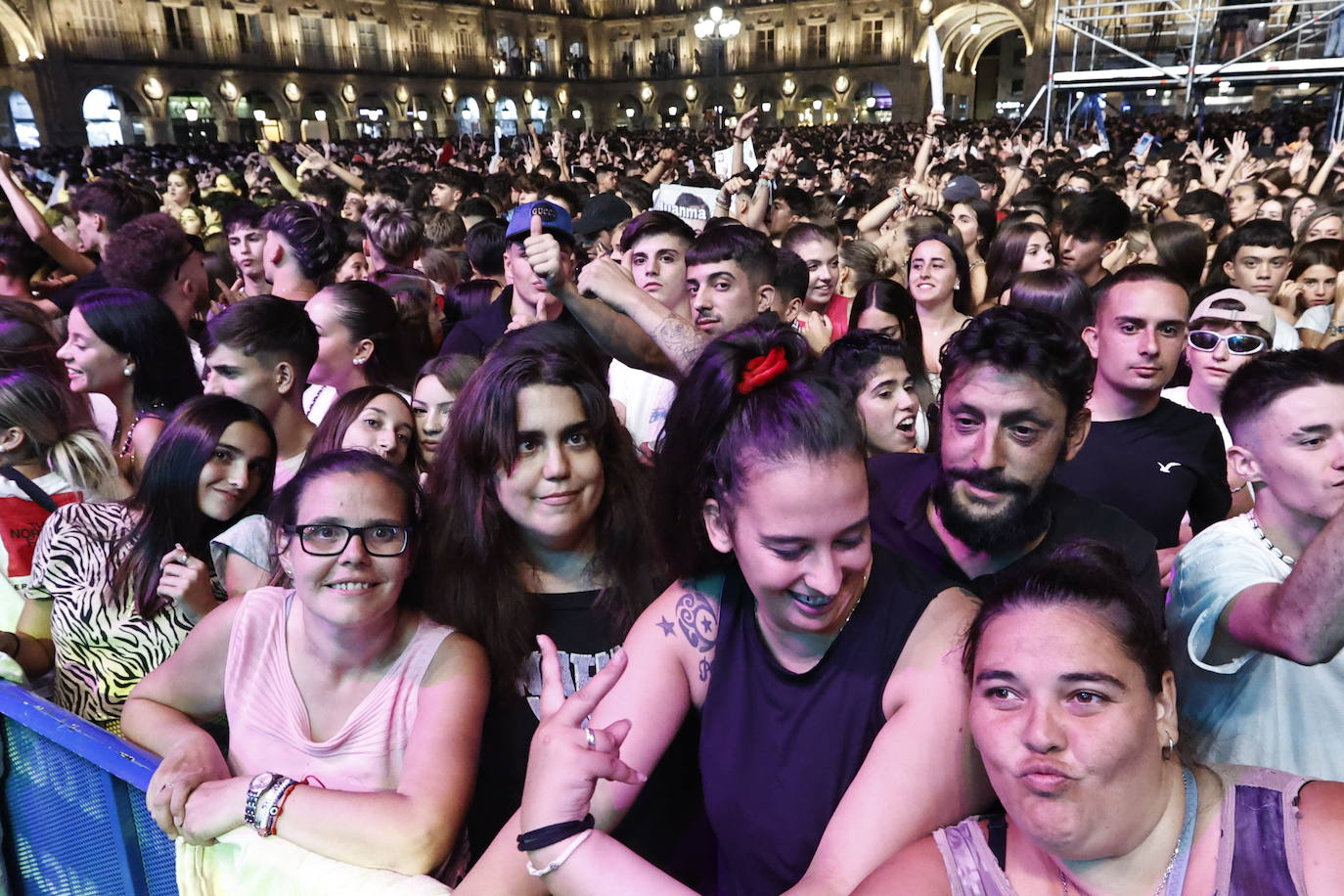 El electrolatino de Juan Magán llena la Plaza Mayor