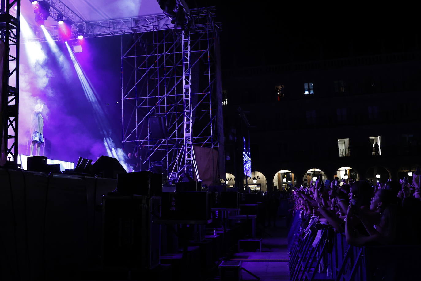 El electrolatino de Juan Magán llena la Plaza Mayor