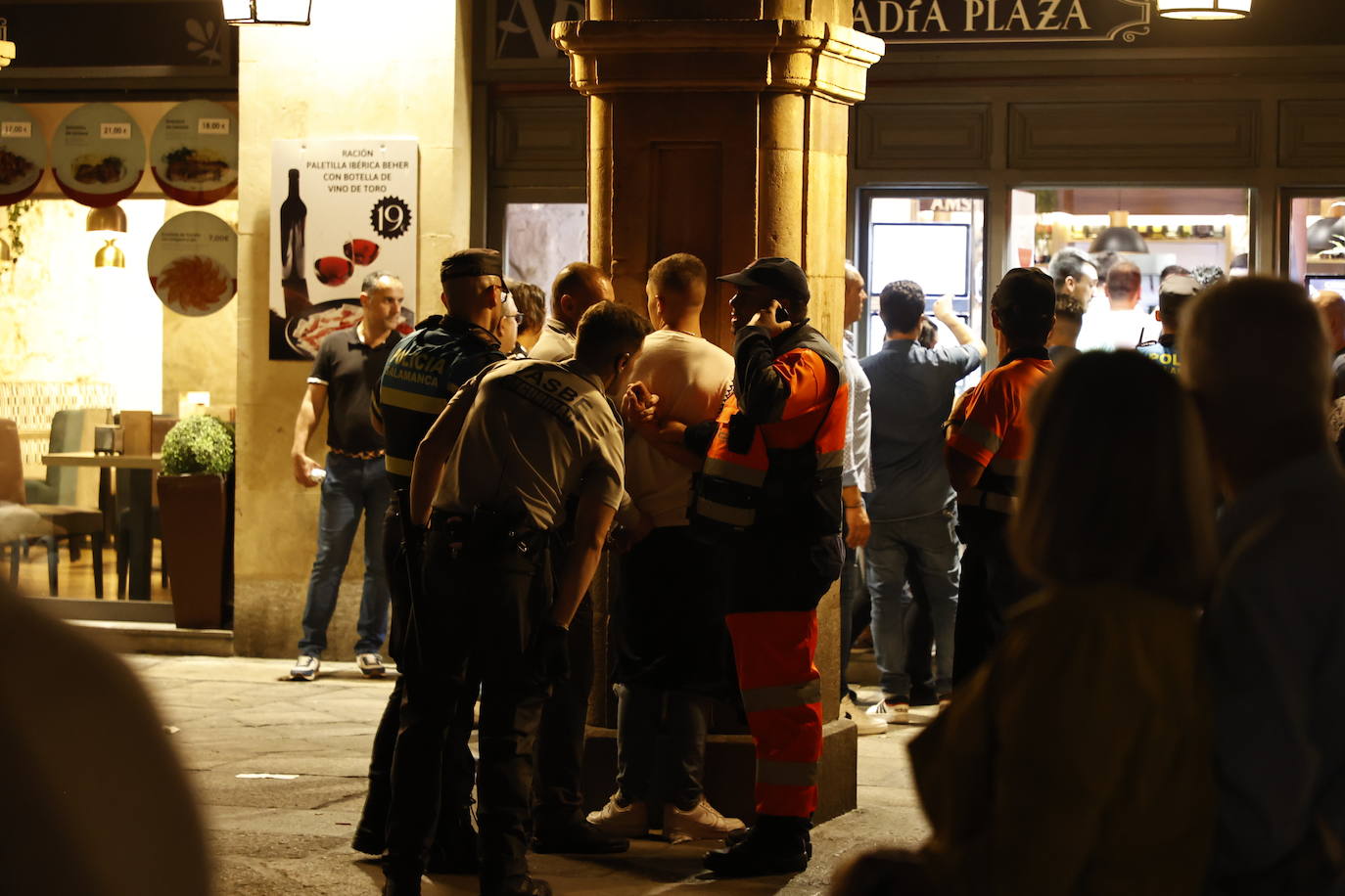 El electrolatino de Juan Magán llena la Plaza Mayor