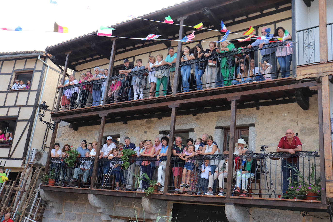 El toro no defrauda y llena San Esteban de la Sierra