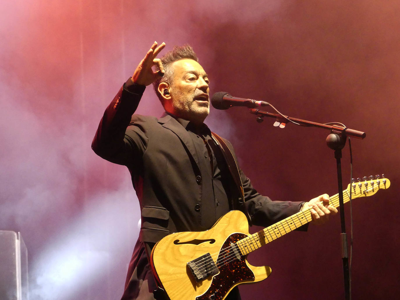 El rock latino de Café Quijano cala hondo en el cierre de las fiestas