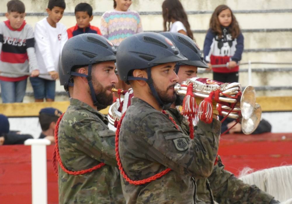 La Guardia Real se exhibe en La Florida de Peñaranda