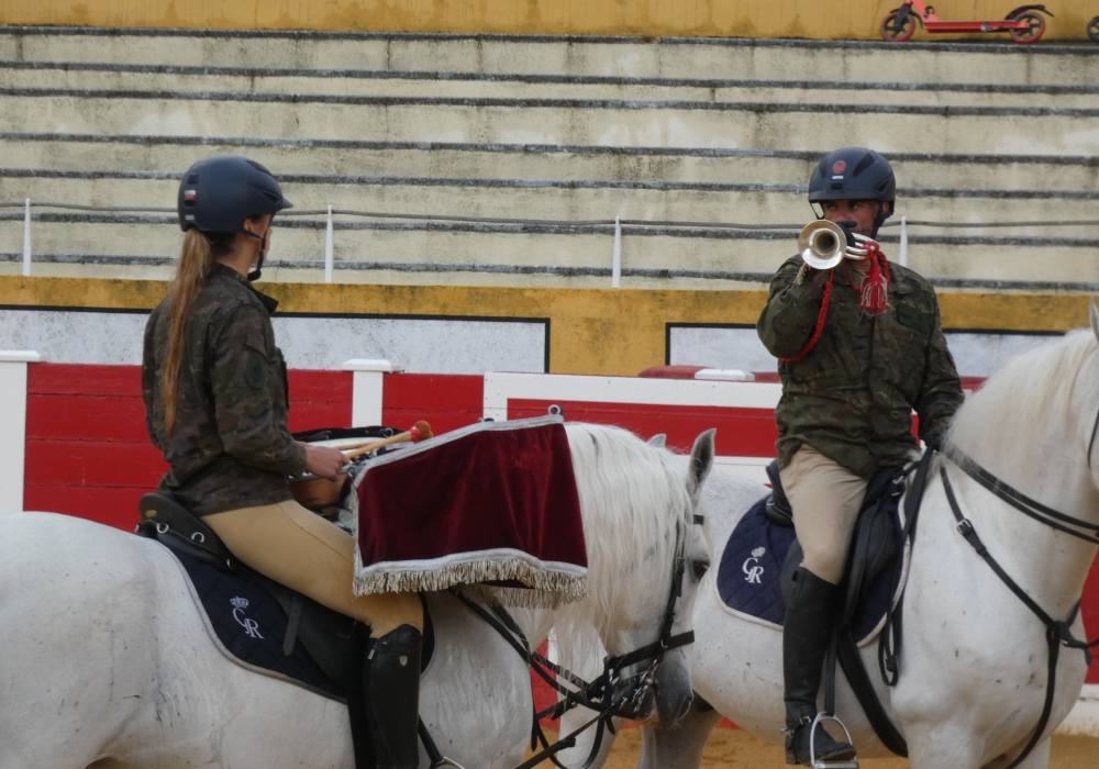 La Guardia Real se exhibe en La Florida de Peñaranda