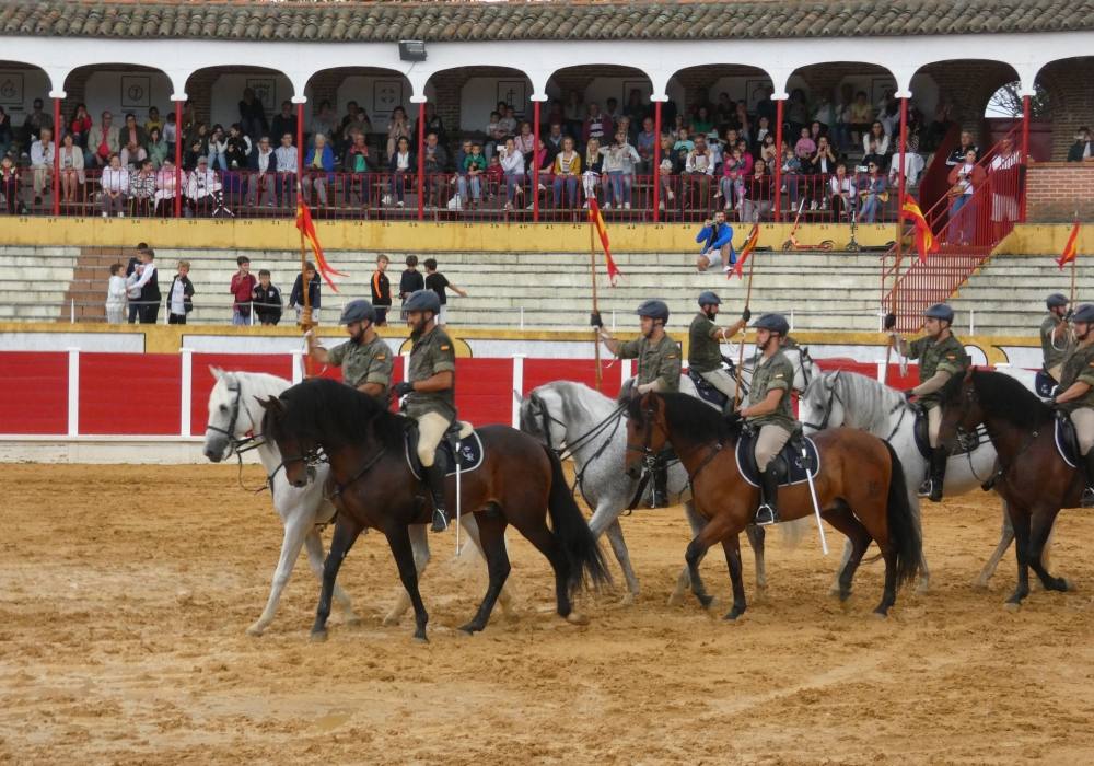 La Guardia Real se exhibe en La Florida de Peñaranda