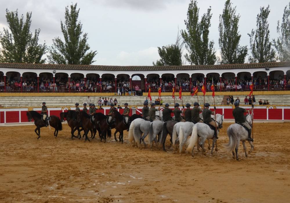 La Guardia Real se exhibe en La Florida de Peñaranda