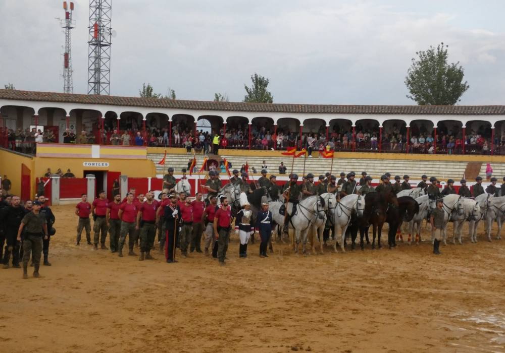 La Guardia Real se exhibe en La Florida de Peñaranda