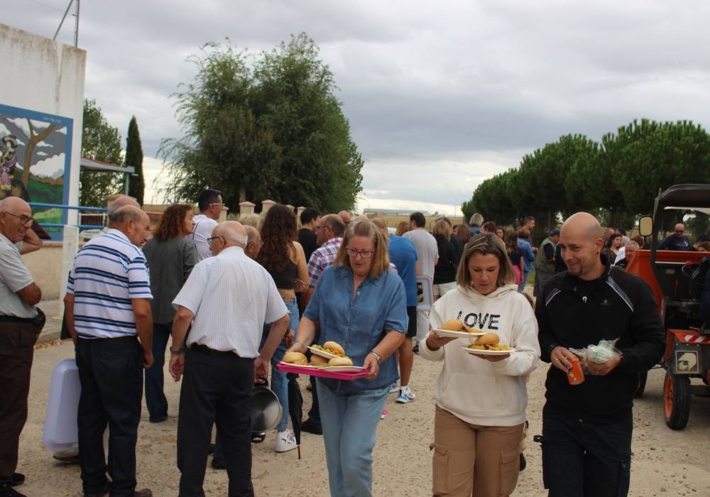 Bóveda del Río Almar reta al cielo y disfruta de su paella a la intemperie