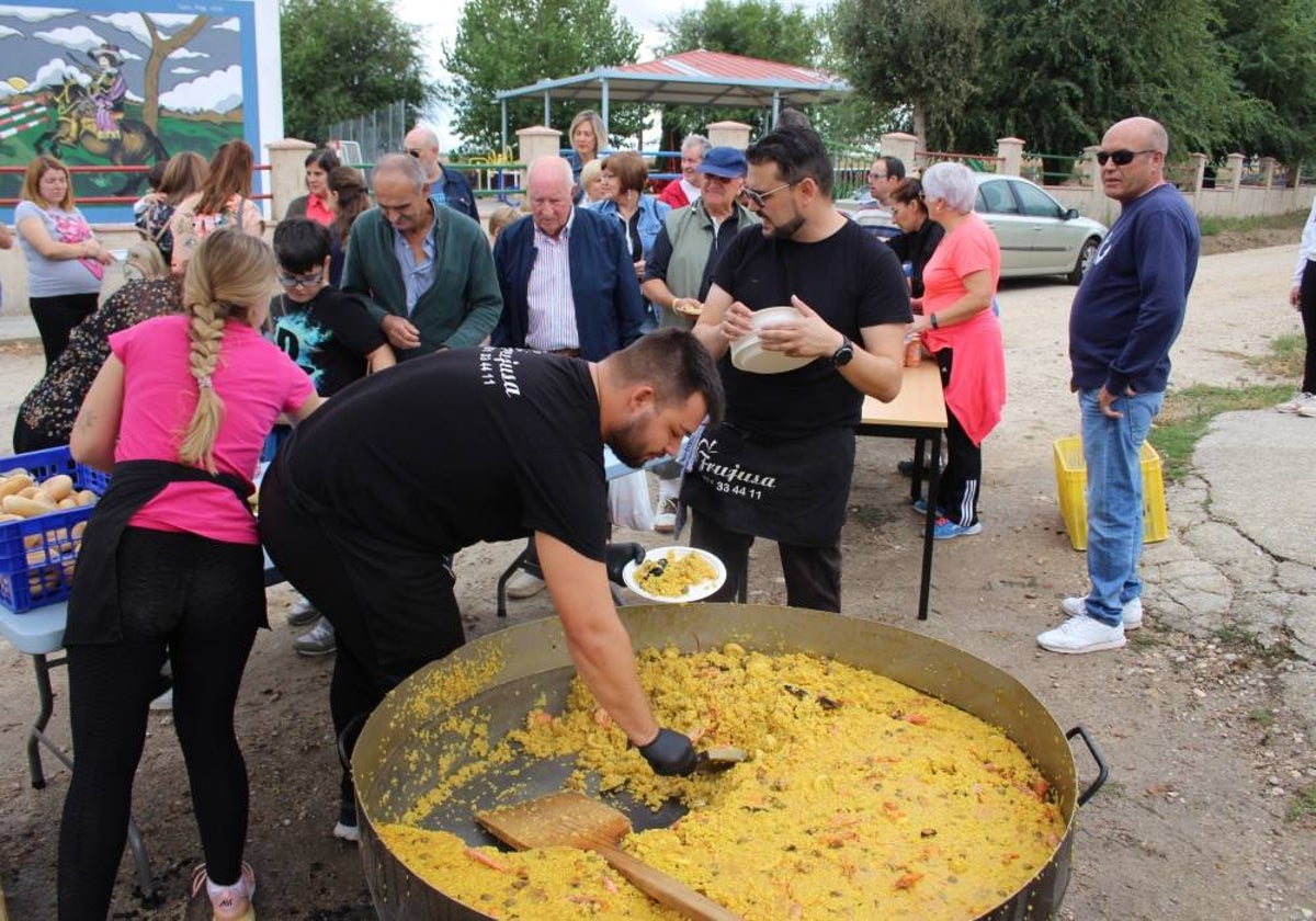 Bóveda del Río Almar reta al cielo y disfruta de su paella a la intemperie