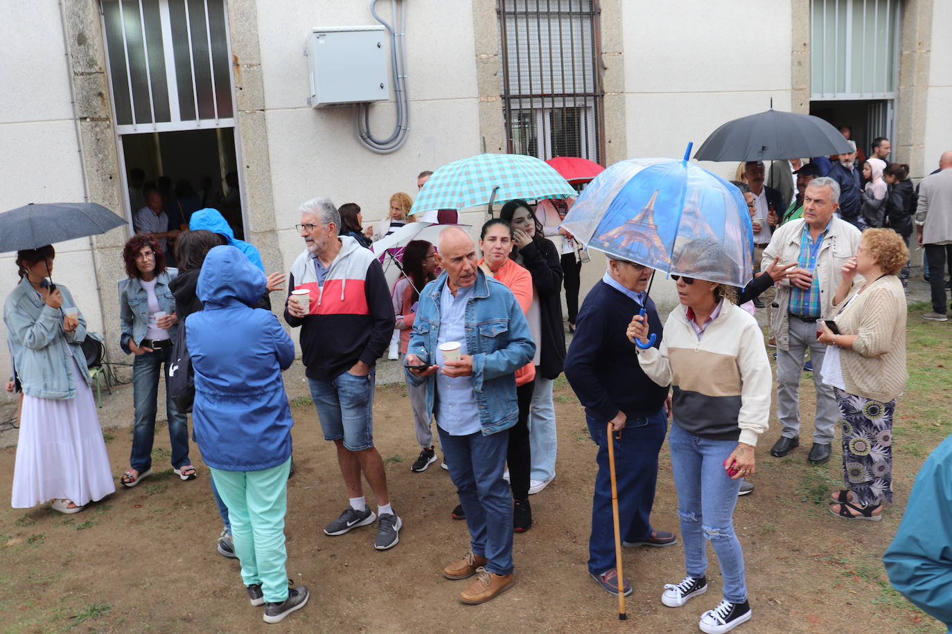 Valdelacasa sigue su fiesta pese a la lluvia