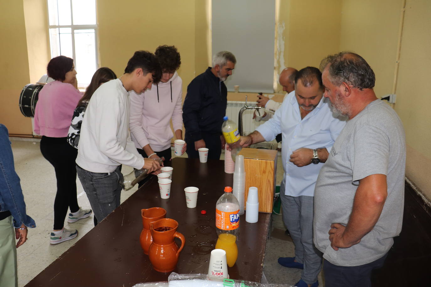 Valdelacasa sigue su fiesta pese a la lluvia