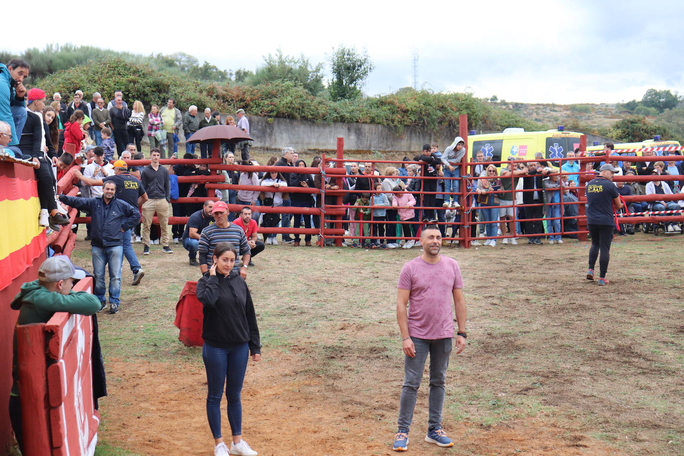 La lluvia no puede con las vaquillas de Colmenar de Montemayor