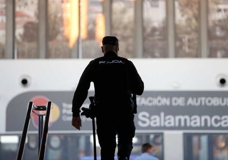 Detenido por masturbarse y tocar a una pasajera en un autobús de Madrid a Salamanca