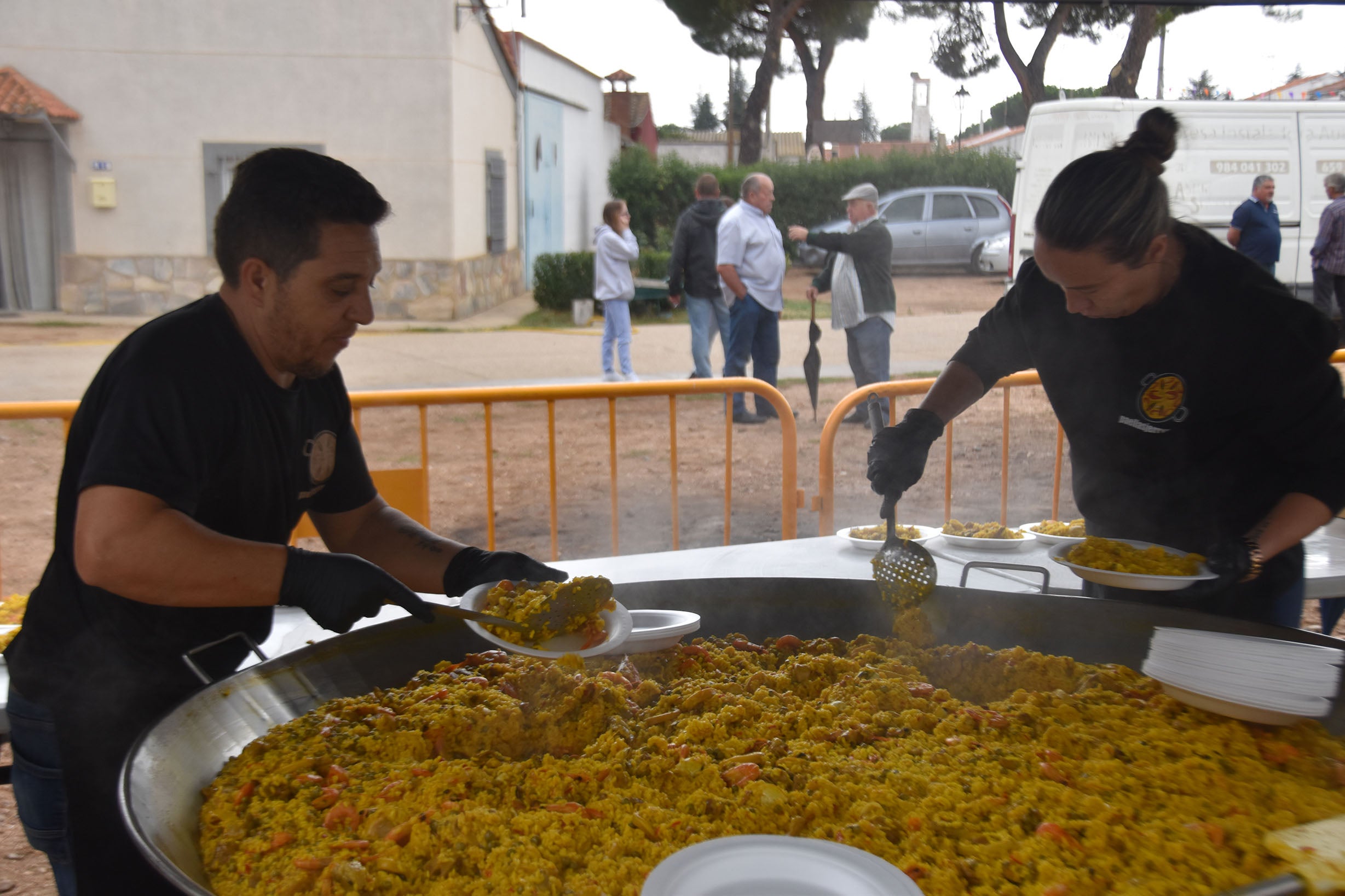 El mal tiempo no impide la paella en Nuevo Francos