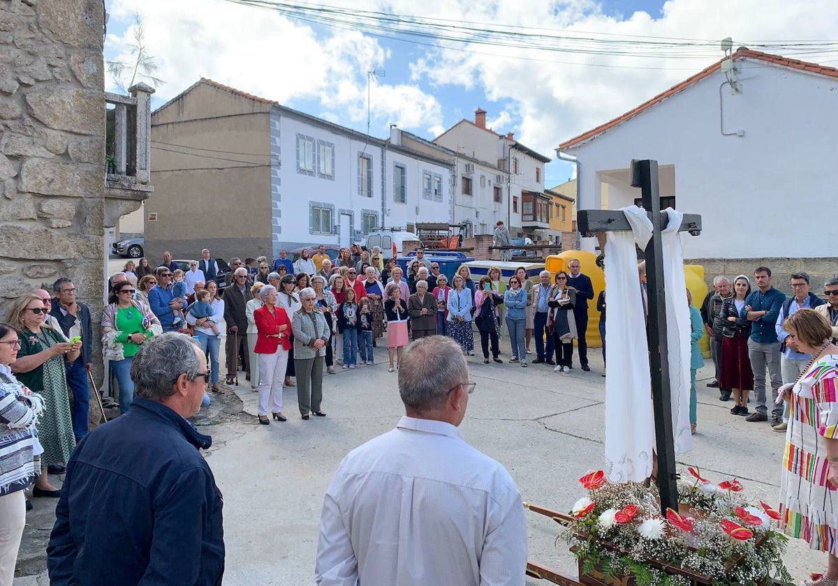 Peñacaballera se despide del Cristo de la Victoria