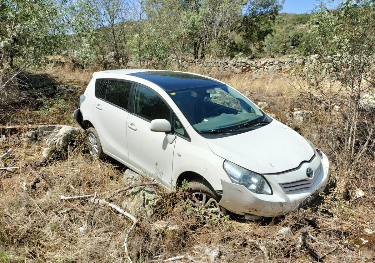 Imagen del vehículo abandonado en la Vía de la Plata.