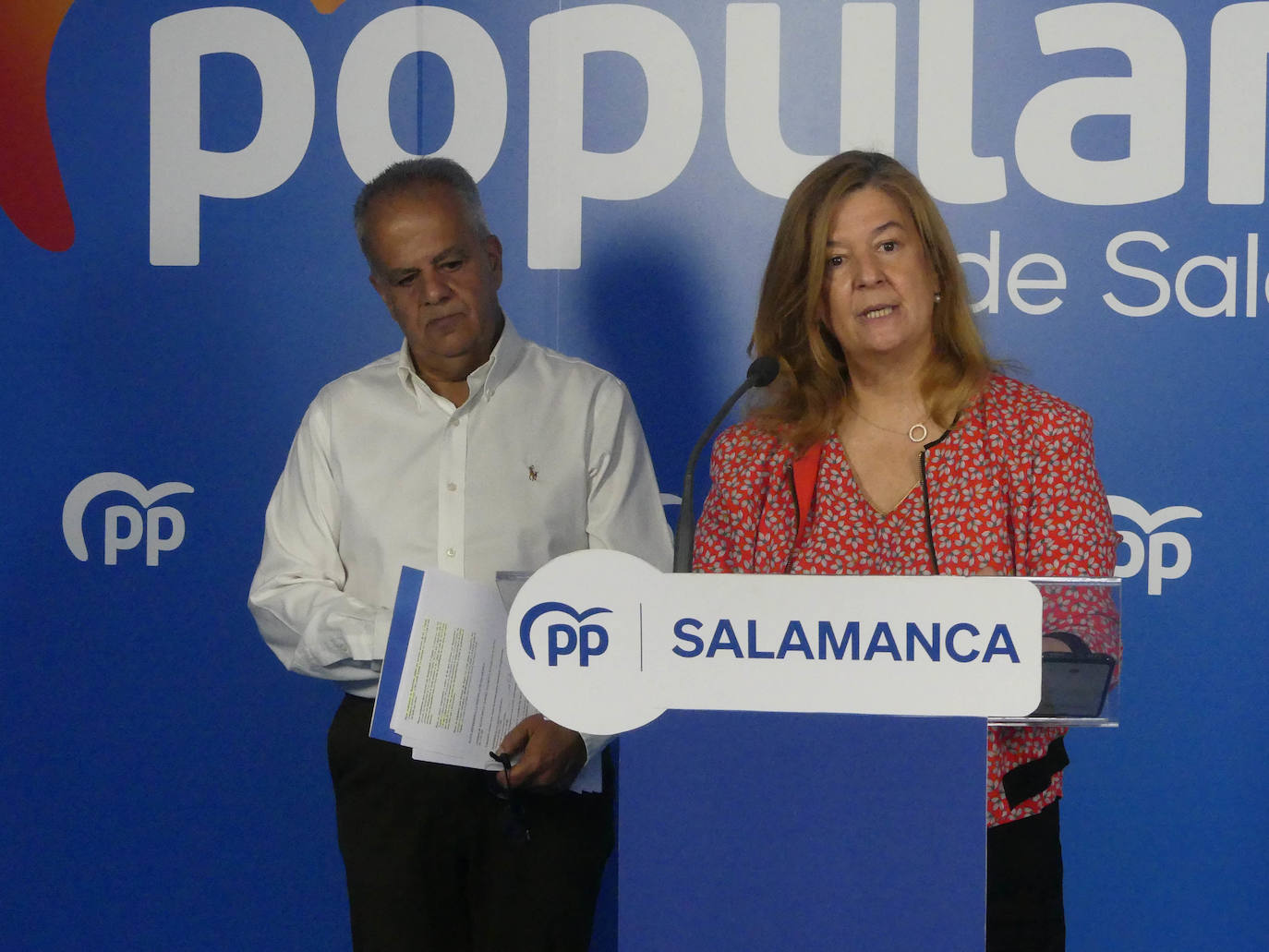 Los procuradores populares José María Sánchez y Carmen Sánchez Bellota.