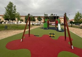 El nuevo parque infantil en la urbanización El Soto