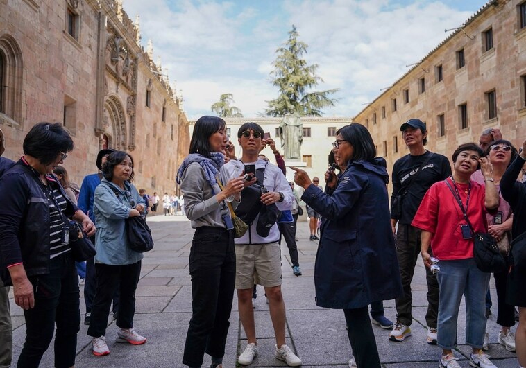 Más turistas que nunca, pero dedican menos tiempo a Salamanca