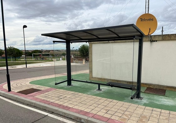 La nueva parada está situada en la urbanización de Mahía.