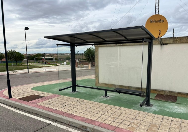 Castellanos de Moriscos habilita una nueva parada de autobús para los escolares