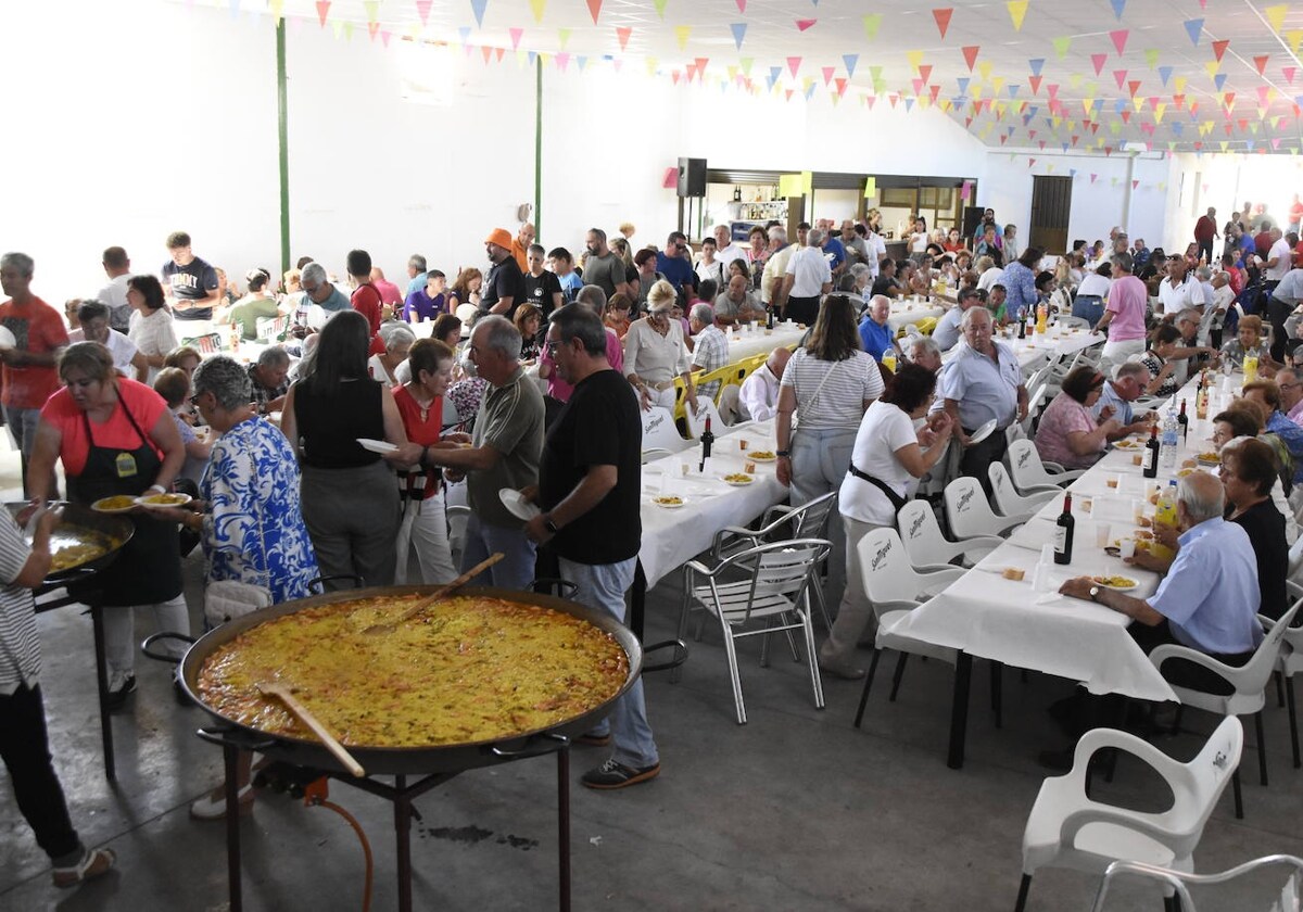 Espeja despide con 300 sabrosos platos de paella las fiestas de San Lino