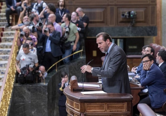 El exalcalde de Valladolid Óscar Puente, en la tribuna de oradores.