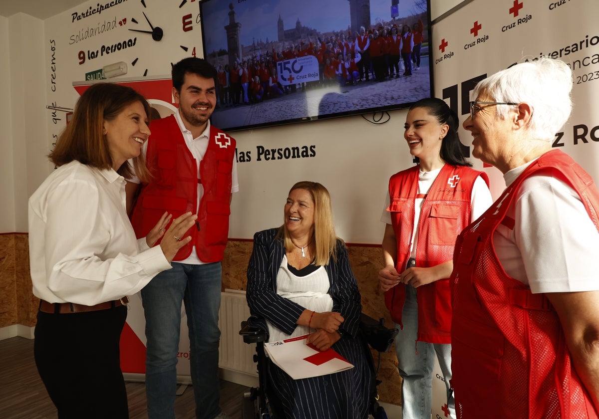 Laura Marcos, Pedro Morán, Isabel Campo, Ainhoa Carmona y Mercedes Gutiérrez en Cruz Roja Salamanca.