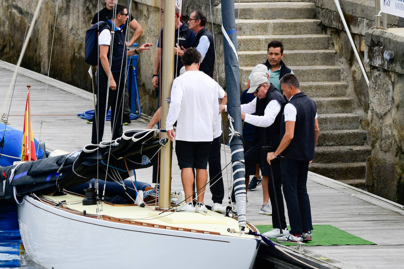 Primeras imágenes del Rey emérito subido al &#039;Bribón&#039; en Sanxenxo