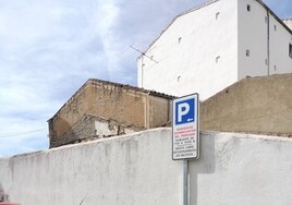 Nueva señal instalada para regular el estacionamiento de los vehículos los sábados de día de mercado.
