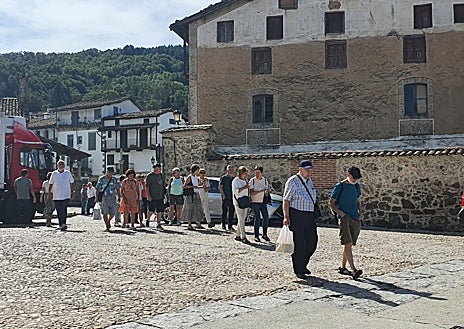 Imagen secundaria 1 - Imágenes de la jornada dedicada al turismo en Candelario.