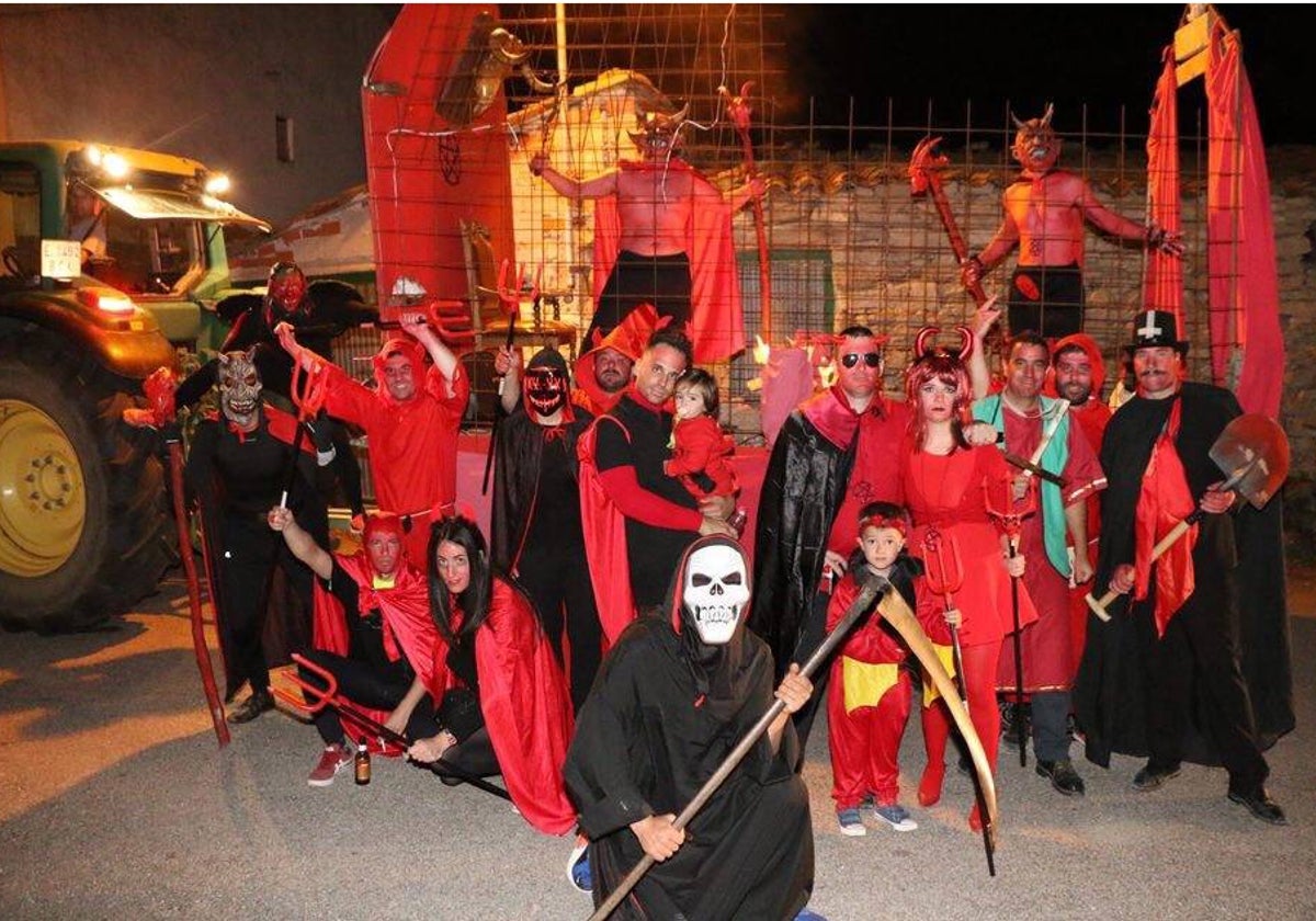 El desfile de carrozas sorprende cada año en Cabeza del Caballo