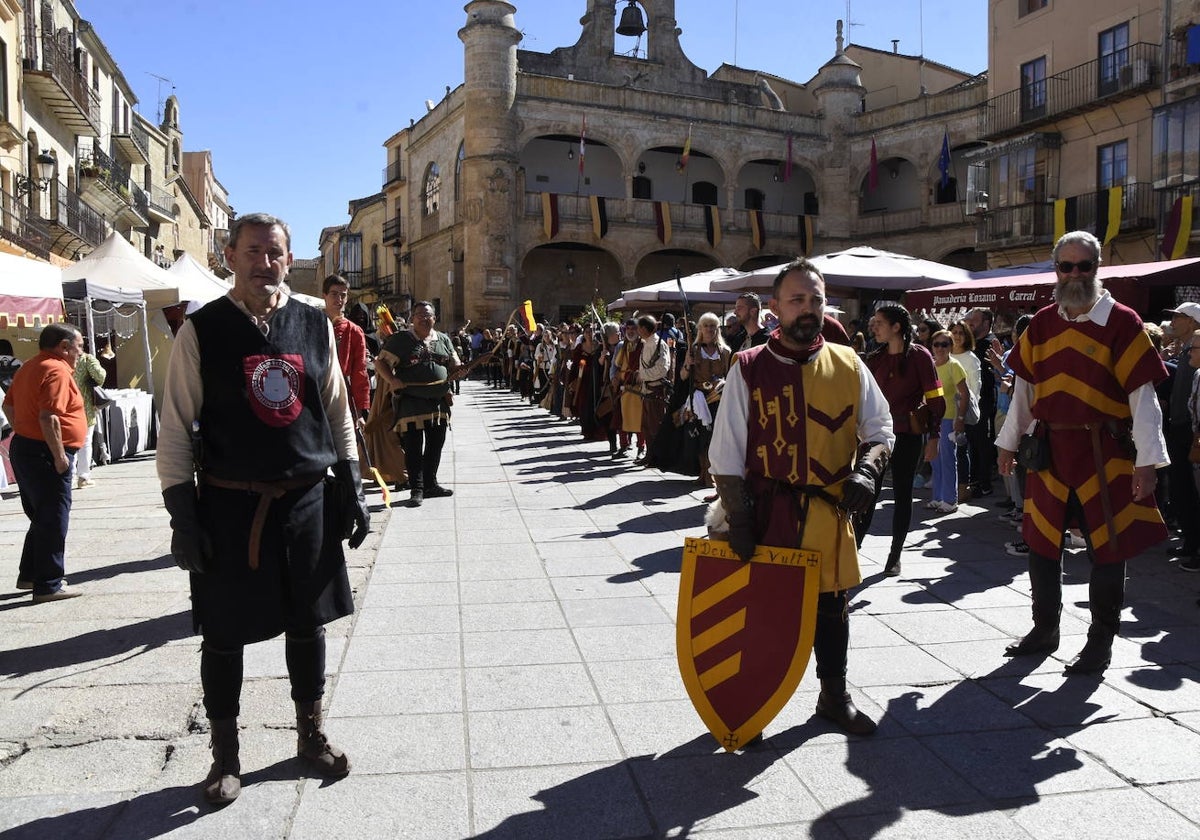 Desfile de caballeros y damas durante la Feria Medieval de Ciudad Rodrigo del pasado año