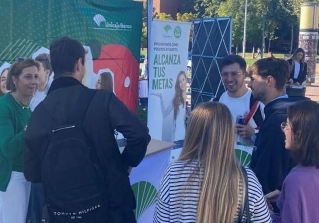 Unicaja Banco participó en la Feria de Bienvenida de la USAL.