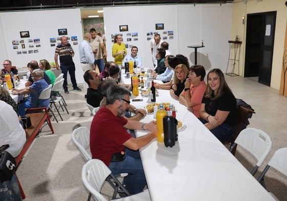 Los vecinos, preparados para disfrutar de la primera noche de la fiesta