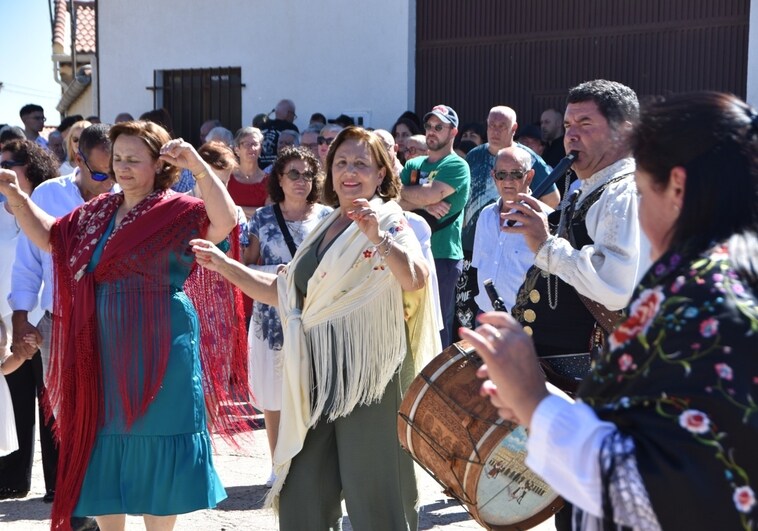 Fiesta al calor del 'Veranillo de San Miguel' en Santiz