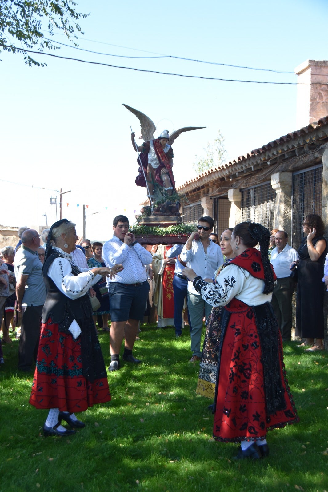 Fiesta al calor del &#039;Veranillo de San Miguel&#039; en Santiz