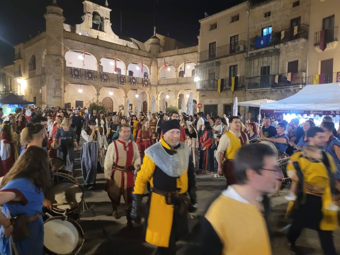 Jubones, cotas, sayas y brocados toman Miróbriga