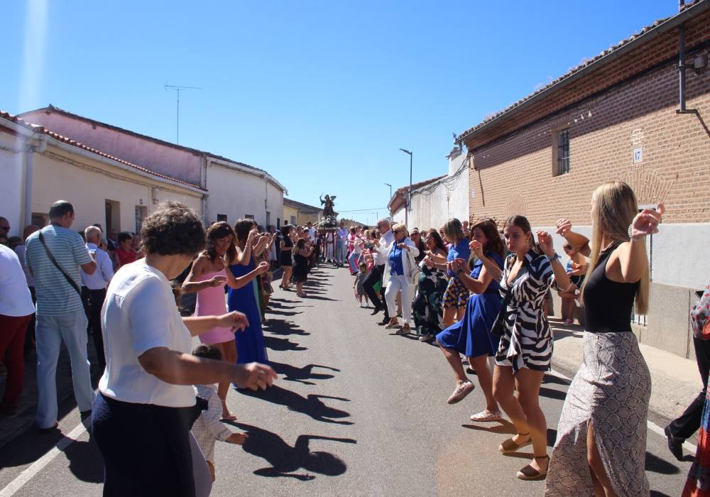 Procesión en honor a San Miguel Arcángel en Zorita de la Frontera