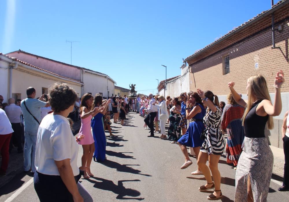 Procesión en honor a San Miguel Arcángel en Zorita de la Frontera