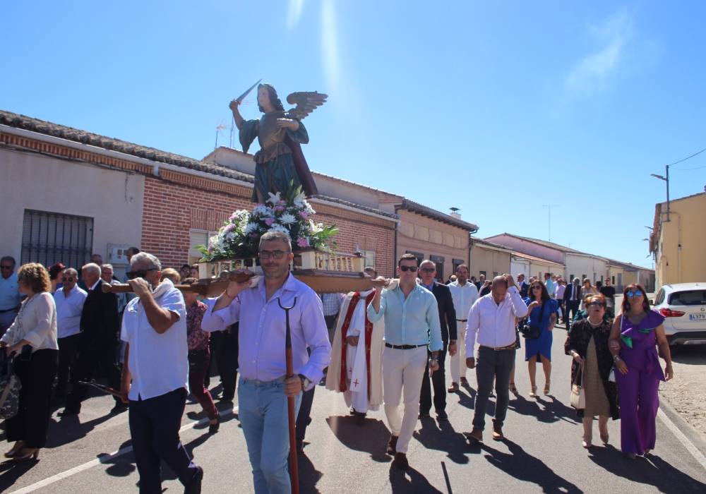 Procesión en honor a San Miguel Arcángel en Zorita de la Frontera