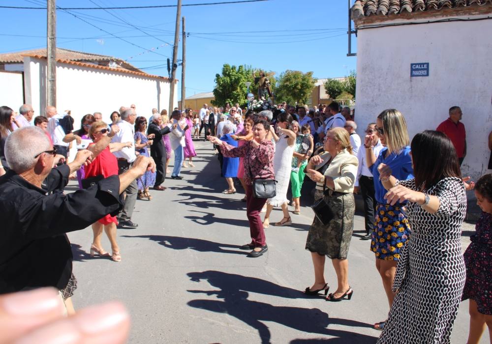 Procesión en honor a San Miguel Arcángel en Zorita de la Frontera