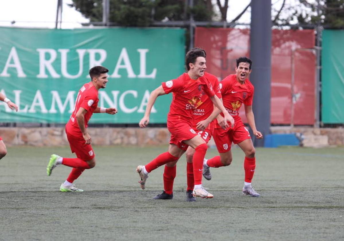 La celebración de un gol de los jugadores del Santa Marta