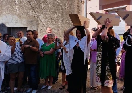 Imagen secundaria 1 - Celebración de la Virgen del Rosario en Cabeza del Caballo