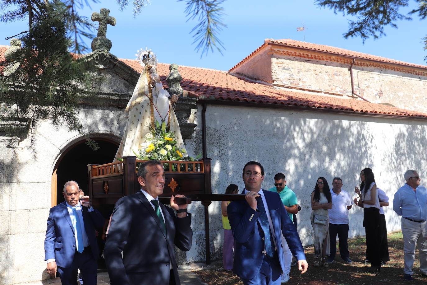 La Virgen del Rosario protagoniza la despedida de las fiestas de Pizarral